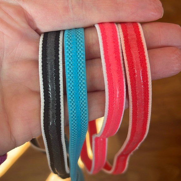 4 like new condition under Armour/Nike athletic headbands - Picture 2 of 6